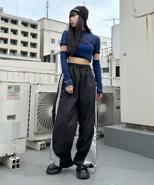 LVEU.(ラブユ.)の「【LVEU.】サイドラインフレアパンツ / ボトムス パンツ フレア サイドライン ライン ジャージ ブラック レッド シャカパン(その他パンツ・レディース・ブラック/レッド・FREE)」の15枚目の写真