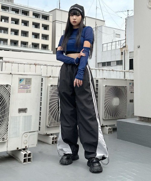 LVEU.(ラブユ.)の「【LVEU.】サイドラインフレアパンツ / ボトムス パンツ フレア サイドライン ライン ジャージ ブラック レッド シャカパン(その他パンツ・レディース・ブラック/レッド・FREE)」の16枚目の写真