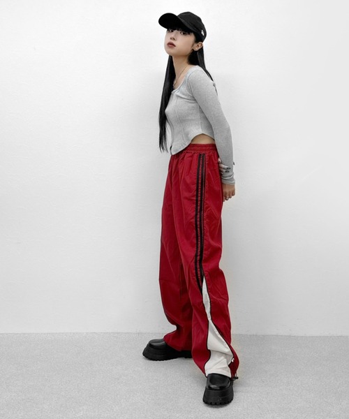 LVEU.(ラブユ.)の「【LVEU.】サイドラインフレアパンツ / ボトムス パンツ フレア サイドライン ライン ジャージ ブラック レッド シャカパン(その他パンツ・レディース・ブラック/レッド・FREE)」の20枚目の写真