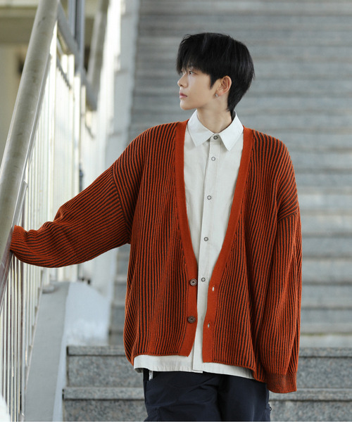 neos(ネオス)の「【neos -addictive design-】ビッグシルエット 網目調 ストライプ バイカラー ニット カーディガン(カーディガン/ボレロ・メンズ・ブルー/ホワイト/テラコッタ・SMALL/MEDIUM/LARGE/X-LARGE)」の13枚目の写真