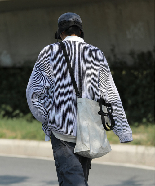 neos(ネオス)の「【neos -addictive design-】ビッグシルエット 網目調 ストライプ バイカラー ニット カーディガン(カーディガン/ボレロ・メンズ・ブルー/ホワイト/テラコッタ・SMALL/MEDIUM/LARGE/X-LARGE)」の17枚目の写真
