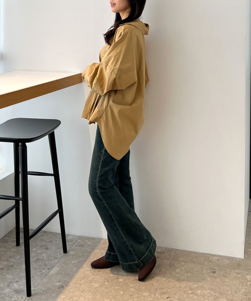 Olu.（オルドット）の「タックデザインシャツブラウス（シャツ/ブラウス・レディース・キャメル/ホワイト/アッシュグレー・FREE）」の8枚目の写真
