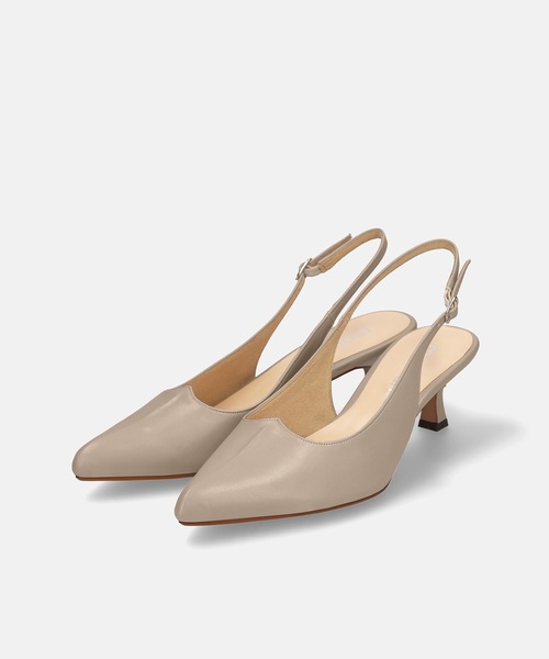 MAMIAN(マミアン)の「ポインテッドトゥ ハートカット バックストラップ パンプス(5.5cmヒール)(パンプス・レディース・グレイッシュベージュ/ライトイエロー/ブラック/シルバー・M/L/LL/S)」の15枚目の写真