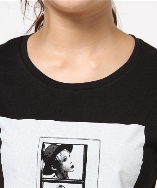 AZUL by moussy（アズールバイマウジー）の「30/-CR天竺パネルフォトT（Tシャツ/カットソー・レディース・ブラック/オフホワイト/トップグレー・LARGE/SMALL/X-LARGE/MEDIUM）」の8枚目の写真