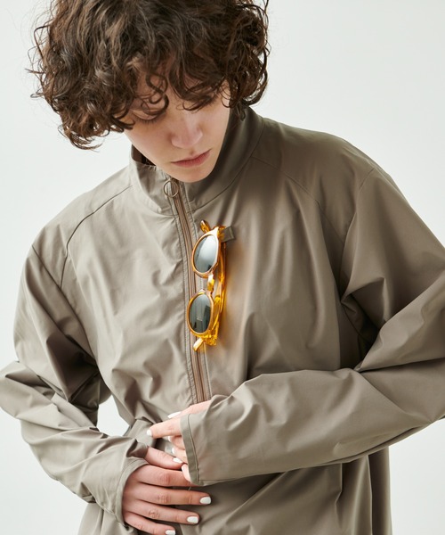 kha:ki（カーキ）の「「KHA:KI/カーキ」ハーフジップショートトップ（シャツ/ブラウス・レディース・チャコールグレー/カーキ・1）」の6枚目の写真