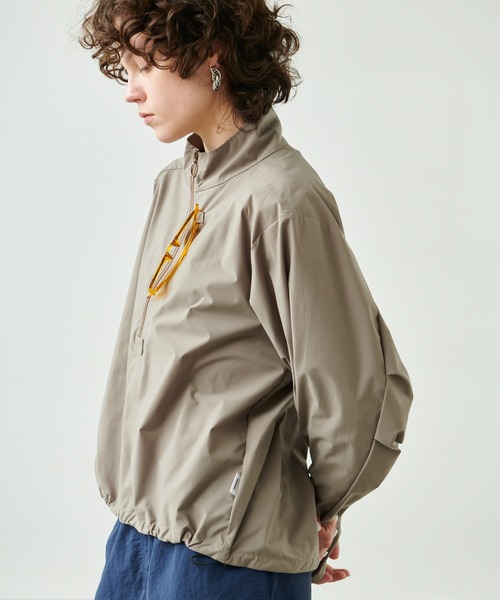 kha:ki（カーキ）の「「KHA:KI/カーキ」ハーフジップショートトップ（シャツ/ブラウス・レディース・チャコールグレー/カーキ・1）」の7枚目の写真