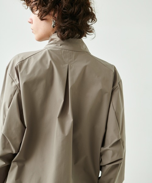 kha:ki（カーキ）の「「KHA:KI/カーキ」ハーフジップショートトップ（シャツ/ブラウス・レディース・チャコールグレー/カーキ・1）」の8枚目の写真