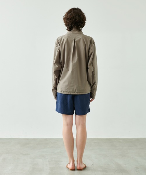 kha:ki（カーキ）の「「KHA:KI/カーキ」ハーフジップショートトップ（シャツ/ブラウス・レディース・チャコールグレー/カーキ・1）」の11枚目の写真