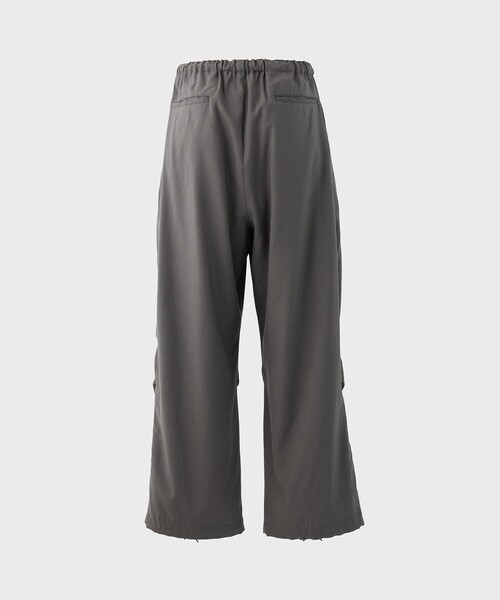 marka（マーカ）の「KNEE TUCK PANTS（カーゴパンツ・メンズ・ブラック/グレイッシュベージュ・1/2）」の5枚目の写真