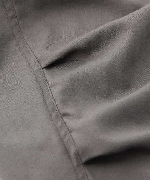 marka（マーカ）の「KNEE TUCK PANTS（カーゴパンツ・メンズ・ブラック/グレイッシュベージュ・1/2）」の6枚目の写真