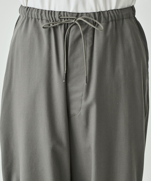 marka（マーカ）の「KNEE TUCK PANTS（カーゴパンツ・メンズ・ブラック/グレイッシュベージュ・1/2）」の12枚目の写真