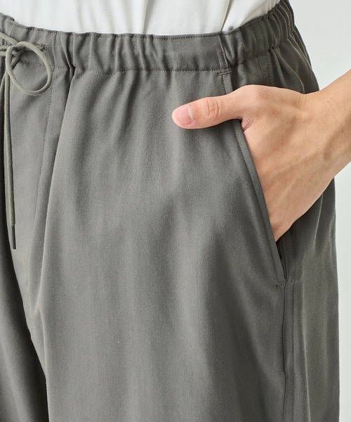 marka（マーカ）の「KNEE TUCK PANTS（カーゴパンツ・メンズ・ブラック/グレイッシュベージュ・1/2）」の13枚目の写真