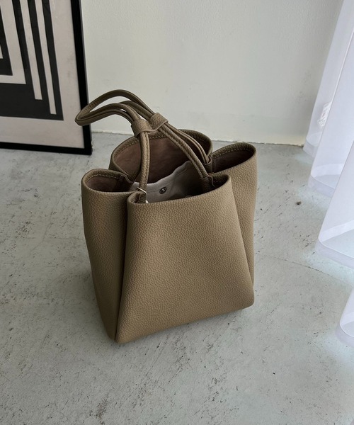 CAPRICIEUX LE'MAGE(カプリシューレマージュ)の「2WAYぷっくりミニトートバッグ(ハンドバッグ・レディース・アイボリー/ブラック/ベージュ・FREE)」の3枚目の写真