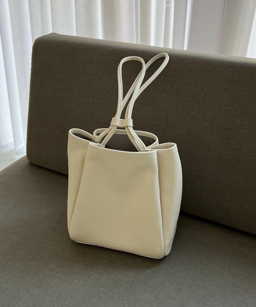 CAPRICIEUX LE'MAGE(カプリシューレマージュ)の「2WAYぷっくりミニトートバッグ(ハンドバッグ・レディース・アイボリー/ブラック/ベージュ・FREE)」の15枚目の写真