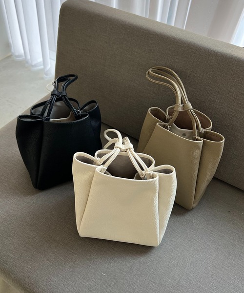 CAPRICIEUX LE'MAGE(カプリシューレマージュ)の「2WAYぷっくりミニトートバッグ(ハンドバッグ・レディース・アイボリー/ブラック/ベージュ・FREE)」の4枚目の写真