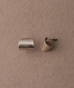 【美品】Lilas オニキスティアドロップ2ラインピアス K10（両耳） オニキスティアドロップ2ラインピアス K10(両耳)（ピアス（両耳