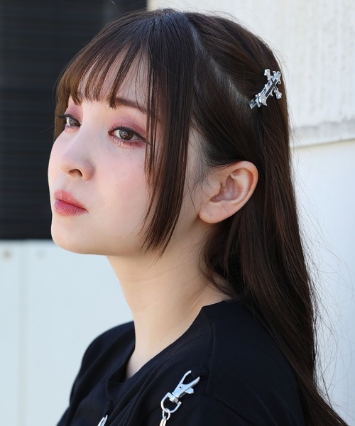 SPINNS（スピンズ）の「【2個セット】クロスカラーヘアクリップ（バレッタ/ヘアクリップ・レディース・ブラック・ONESIZE）」の5枚目の写真