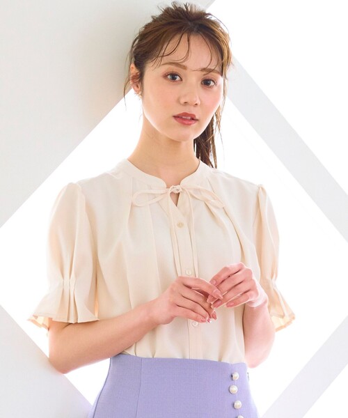 Feroux（フェルゥ）の「【洗える】リボンスキッパー ブラウス（シャツ/ブラウス・レディース・ネイビー系/アイボリー系/スカイブルー系・F）」の2枚目の写真