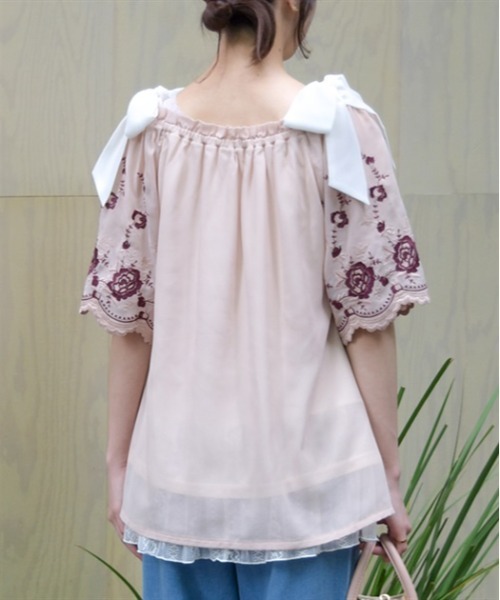 axes femme(アクシーズファム)の「花刺繍2WAYシフォンブラウス(Tシャツ/カットソー・レディース・ブラック/キナリ/ピンク・FREE)」の13枚目の写真