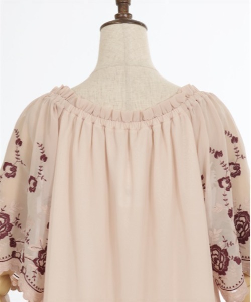 axes femme(アクシーズファム)の「花刺繍2WAYシフォンブラウス(Tシャツ/カットソー・レディース・ブラック/キナリ/ピンク・FREE)」の5枚目の写真