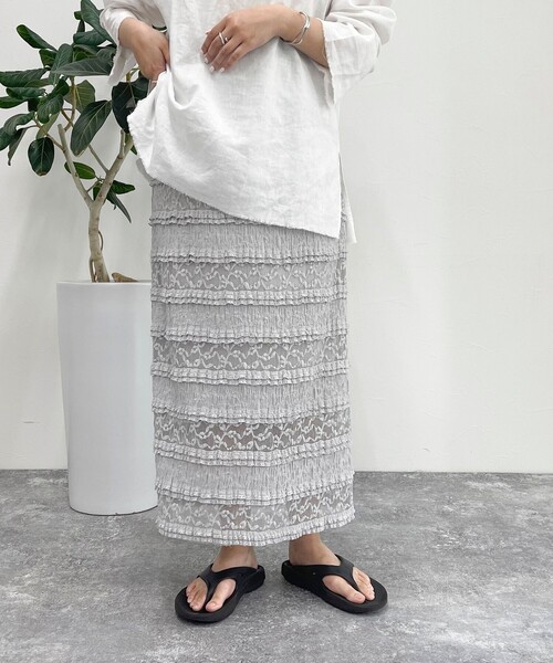 fredy emue(フレディエミュ)の「カットレースナロースカート(スカート・レディース・ライトグレー/オフホワイト/ブラック・38)」の1枚目の写真