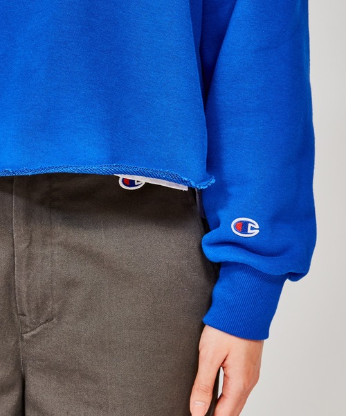 Champion(チャンピオン)の「【Champion/チャンピオン】レディース クルーネックスウェットシャツ(スウェット・レディース・オフホワイト/ブラック系その他/ヘザーグレー/ブルー/ベージュ/ダークグリーン系・LARGE/MEDIUM)」の8枚目の写真