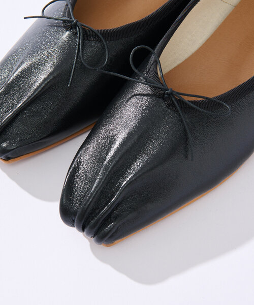 RIVE DROITE（リヴドロワ）の「【やわらかな履き心地】ギャザーバレエ（パンプス・レディース・シルバー/ブラック・36/38/37）」の3枚目の写真