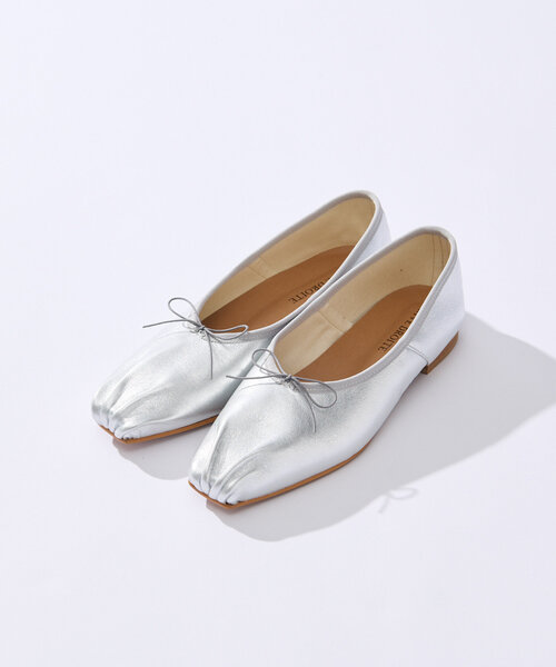 RIVE DROITE（リヴドロワ）の「【やわらかな履き心地】ギャザーバレエ（パンプス・レディース・シルバー/ブラック・36/38/37）」の20枚目の写真