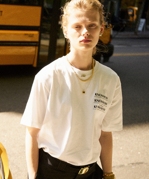 ADAM ET ROPE'(アダムエロペ)の「【KNOWHOW jewelry for ADAM ET ROPE'】別注LOGOTシャツ(Tシャツ/カットソー・レディース・ブラック/ホワイト・FREE)」の2枚目の写真