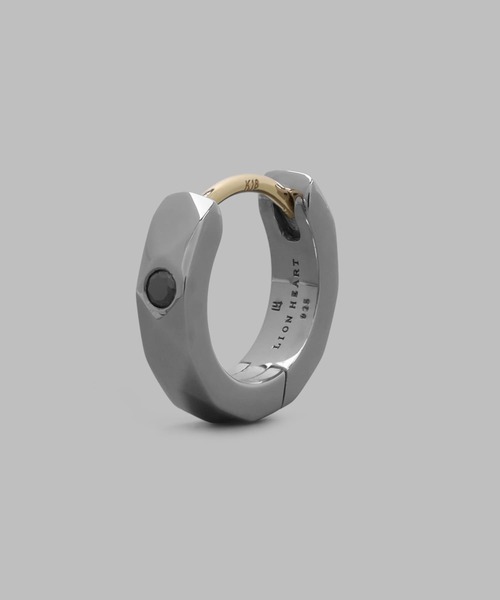 LION HEART(ライオンハート)の「LH for Gift カッティングフープピアス/ダイヤモンド/シルバー925(ピアス(片耳用)・メンズ・ライトブラック/シルバー・ONE SIZE)」の2枚目の写真