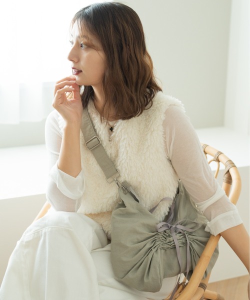 Rename（リネーム）の「Rename リボン バタフライ シャーリング 軽量 ギャザー ショルダーバッグ トートバッグ（ショルダーバッグ・レディース・アイボリー/ブラック/グレー・FREE）」の8枚目の写真