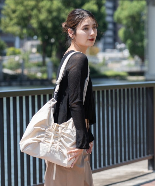 Rename（リネーム）の「Rename リボン バタフライ シャーリング 軽量 ギャザー ショルダーバッグ トートバッグ（ショルダーバッグ・レディース・アイボリー/ブラック/グレー・FREE）」の10枚目の写真