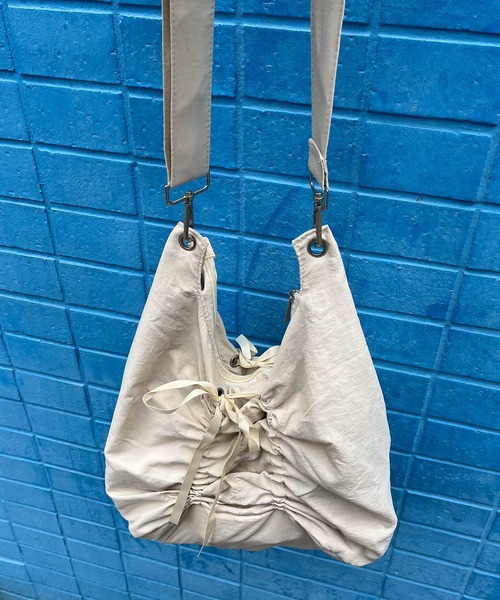 Rename（リネーム）の「Rename リボン バタフライ シャーリング 軽量 ギャザー ショルダーバッグ トートバッグ（ショルダーバッグ・レディース・アイボリー/ブラック/グレー・FREE）」の22枚目の写真