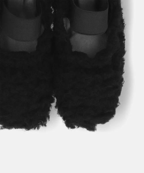 MAMIAN（マミアン）の「スクエアトゥ フェイクファー フラットシューズ（その他シューズ・レディース・ベージュ/ブラック・23.5cm/23.0cm/24.5cm/24.0cm）」の5枚目の写真