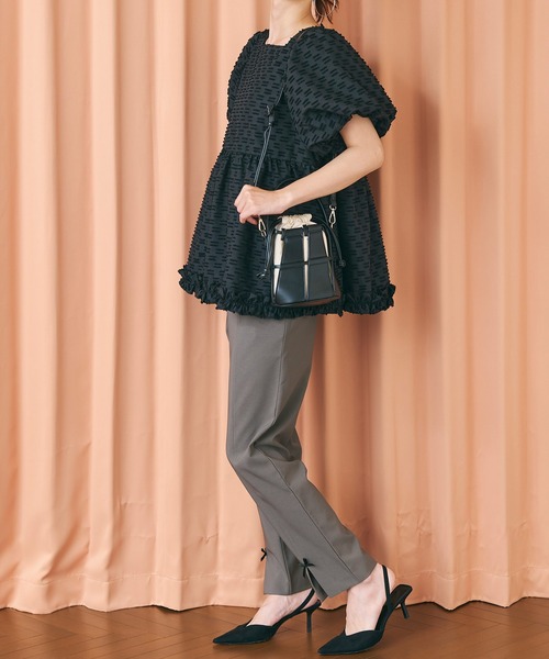 coca（coca）（コカ）の「裾スリットリボン ストレッチテーパードパンツ（その他パンツ・レディース・ブラック/チャコール・S/M/L）」の4枚目の写真