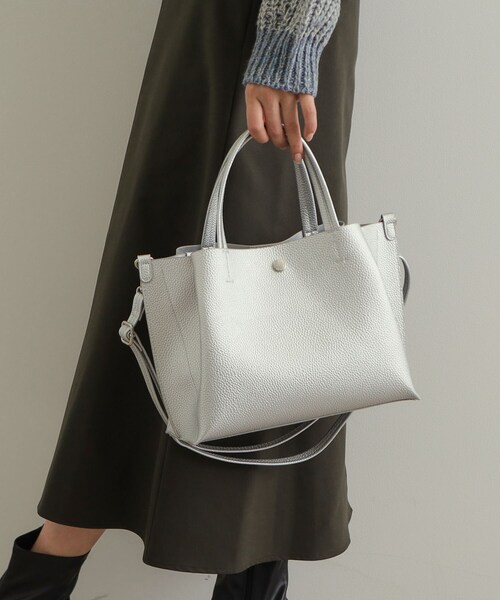 OPAQUE.CLIP（オペークドットクリップ）の「◆【2WAY/通勤対応】3層ミドルトートバッグ（トートバッグ・レディース・チャコールグレー/ブラック/ベージュ/シルバー・00）」の4枚目の写真