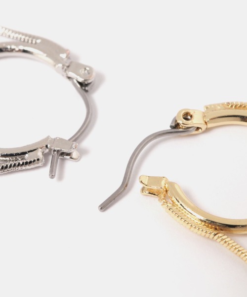 FOREVER 21（フォーエバー トゥエンティーワン）の「ロングチェーンピアス（ピアス（両耳用）・レディース・シルバー/ゴールド・FREE）」の4枚目の写真