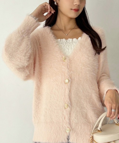 one after another NICE CLAUP（ワンアフターアナザーナイスクラップ）の「ゴールドボタンフェザーロングカーディガン（カーディガン/ボレロ・レディース・アイボリー/ベビーピンク/ブラウン/モカ・FREE）」の4枚目の写真