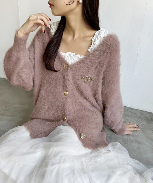 one after another NICE CLAUP（ワンアフターアナザーナイスクラップ）の「ゴールドボタンフェザーロングカーディガン（カーディガン/ボレロ・レディース・アイボリー/ベビーピンク/ブラウン/モカ・FREE）」の3枚目の写真