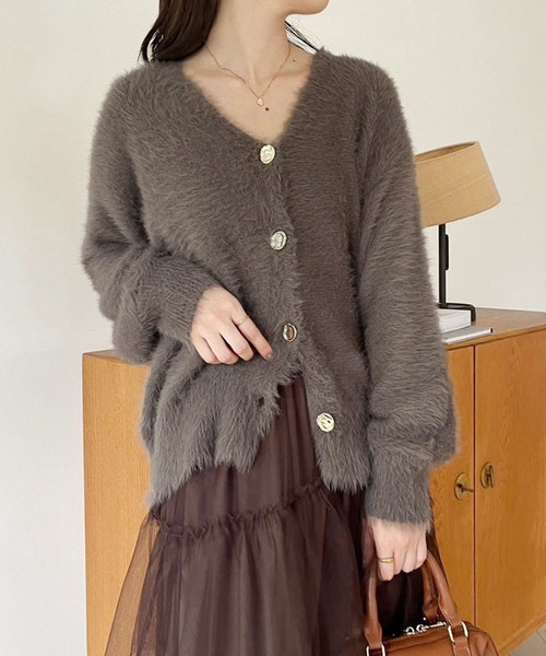 one after another NICE CLAUP（ワンアフターアナザーナイスクラップ）の「ゴールドボタンフェザーロングカーディガン（カーディガン/ボレロ・レディース・アイボリー/ベビーピンク/ブラウン/モカ・FREE）」の7枚目の写真