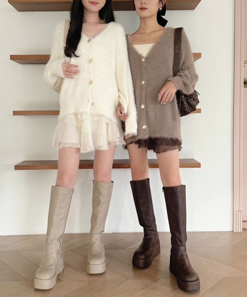 one after another NICE CLAUP（ワンアフターアナザーナイスクラップ）の「ゴールドボタンフェザーロングカーディガン（カーディガン/ボレロ・レディース・アイボリー/ベビーピンク/ブラウン/モカ・FREE）」の13枚目の写真