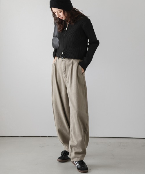 La-gemme(ラジェム)の「カーブデニムパンツ(デニムパンツ・レディース・オリーブ/ブラック/ベージュ/チャコール・M/L)」の18枚目の写真
