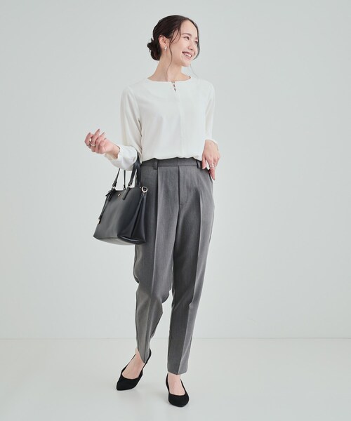 DRESKIP（ドレスキップ）の「◆【通勤/セレモニー】華やかさをプラスする パール調キーネックブラウス（シャツ/ブラウス・レディース・ベージュ/ブラック/オフホワイト・04/03/02）」の6枚目の写真