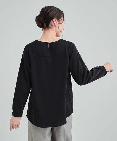 DRESKIP（ドレスキップ）の「◆【通勤/セレモニー】華やかさをプラスする パール調キーネックブラウス（シャツ/ブラウス・レディース・ベージュ/ブラック/オフホワイト・04/03/02）」の9枚目の写真