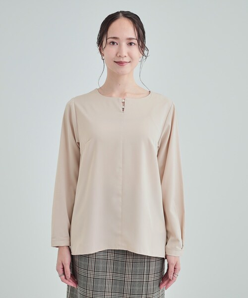 DRESKIP（ドレスキップ）の「◆【通勤/セレモニー】華やかさをプラスする パール調キーネックブラウス（シャツ/ブラウス・レディース・ベージュ/ブラック/オフホワイト・04/03/02）」の16枚目の写真