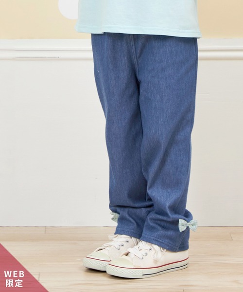 KP（ケーピー）の「【WEＢ限定】裾リボンデニム風パンツ(80～140)（デニムパンツ・キッズ・ブルー/ダークネイビー・100cm/90cm/80ｃｍ/140cm/130cm/120cm/110cm）」の2枚目の写真
