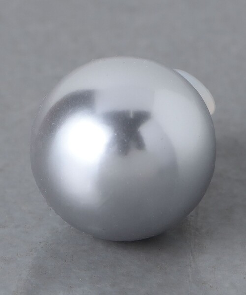 IRIS47（イリスフォーセブン）の「＜IRIS 47＞BUBBLE フェイクパール イヤリング（イヤリング・レディース・ホワイト/ライトグレー・FREE）」の6枚目の写真