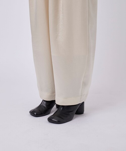 THINGS THAT MATTER(シングス ザット マター)の「【THINGS THAT MATTER/シングス ザット マター】SATIN COCOON PANTS/サテンコクーンパンツ(その他パンツ・レディース・ブラック/アイボリー・2/1)」の10枚目の写真