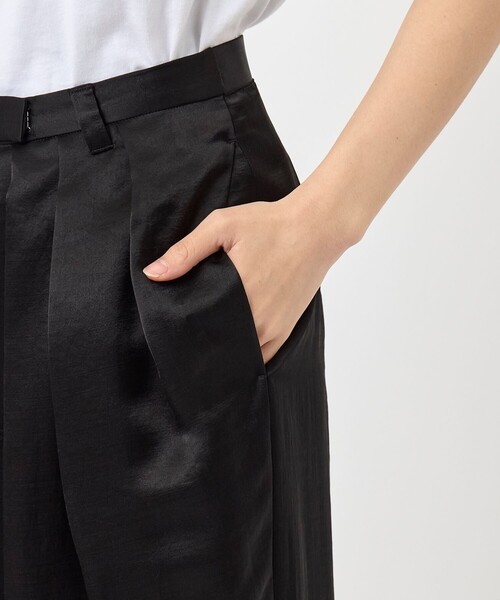 THINGS THAT MATTER(シングス ザット マター)の「【THINGS THAT MATTER/シングス ザット マター】SATIN COCOON PANTS/サテンコクーンパンツ(その他パンツ・レディース・ブラック/アイボリー・2/1)」の18枚目の写真