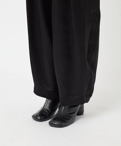THINGS THAT MATTER(シングス ザット マター)の「【THINGS THAT MATTER/シングス ザット マター】SATIN COCOON PANTS/サテンコクーンパンツ(その他パンツ・レディース・ブラック/アイボリー・2/1)」の19枚目の写真